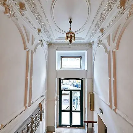 Oda ve Kahvaltı Silk